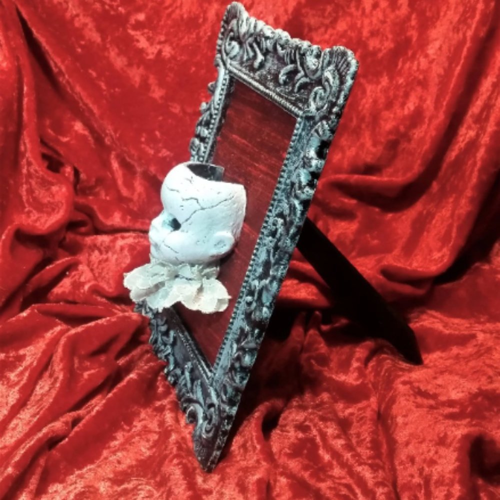 HandMade Frame with hand sculpted and painted clay doll's head. - Picture 4 of 8